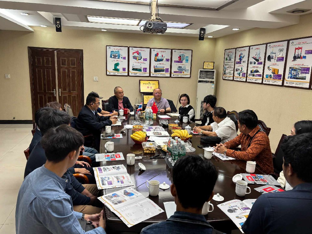 熱烈歡迎泰國客戶蒞臨江蘇特威機床考察